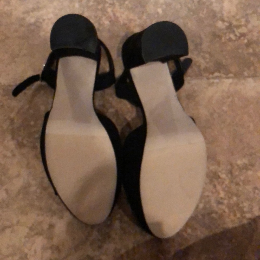 Heels - Picture 3 of 3